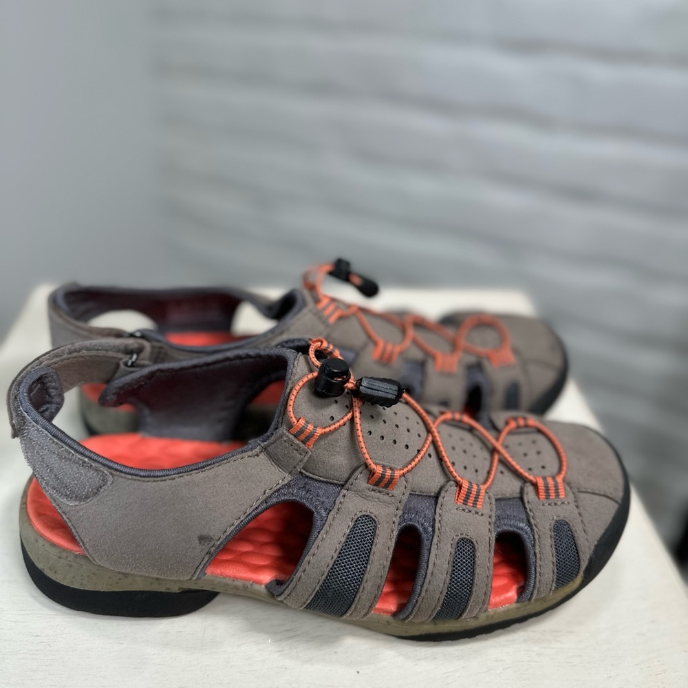 Women’s Clarks Tuvia sandals. Taupe and orange color. Size 7.5.